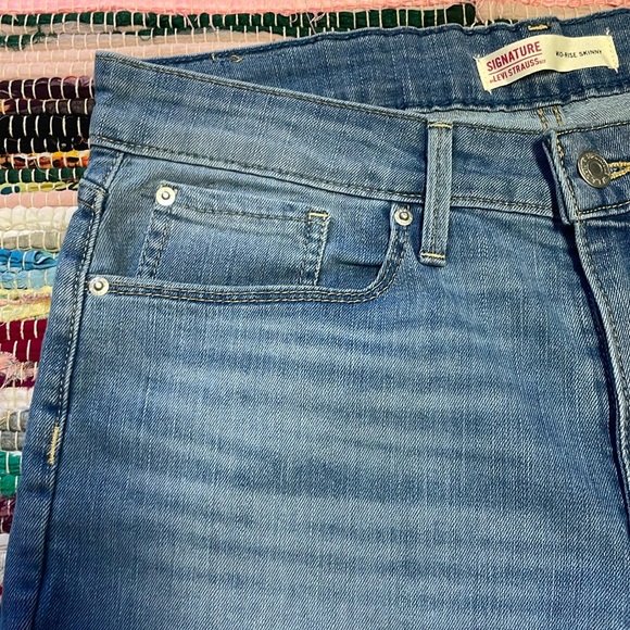 Signature by Levi’s Mid Rise Skinny Jeans-#1878 - Picture 3 of 13